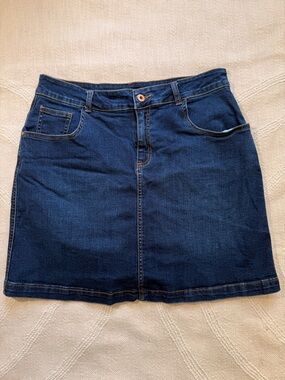 Faded Glory Classic Rich Dark Blue Jean Skort Size 10
